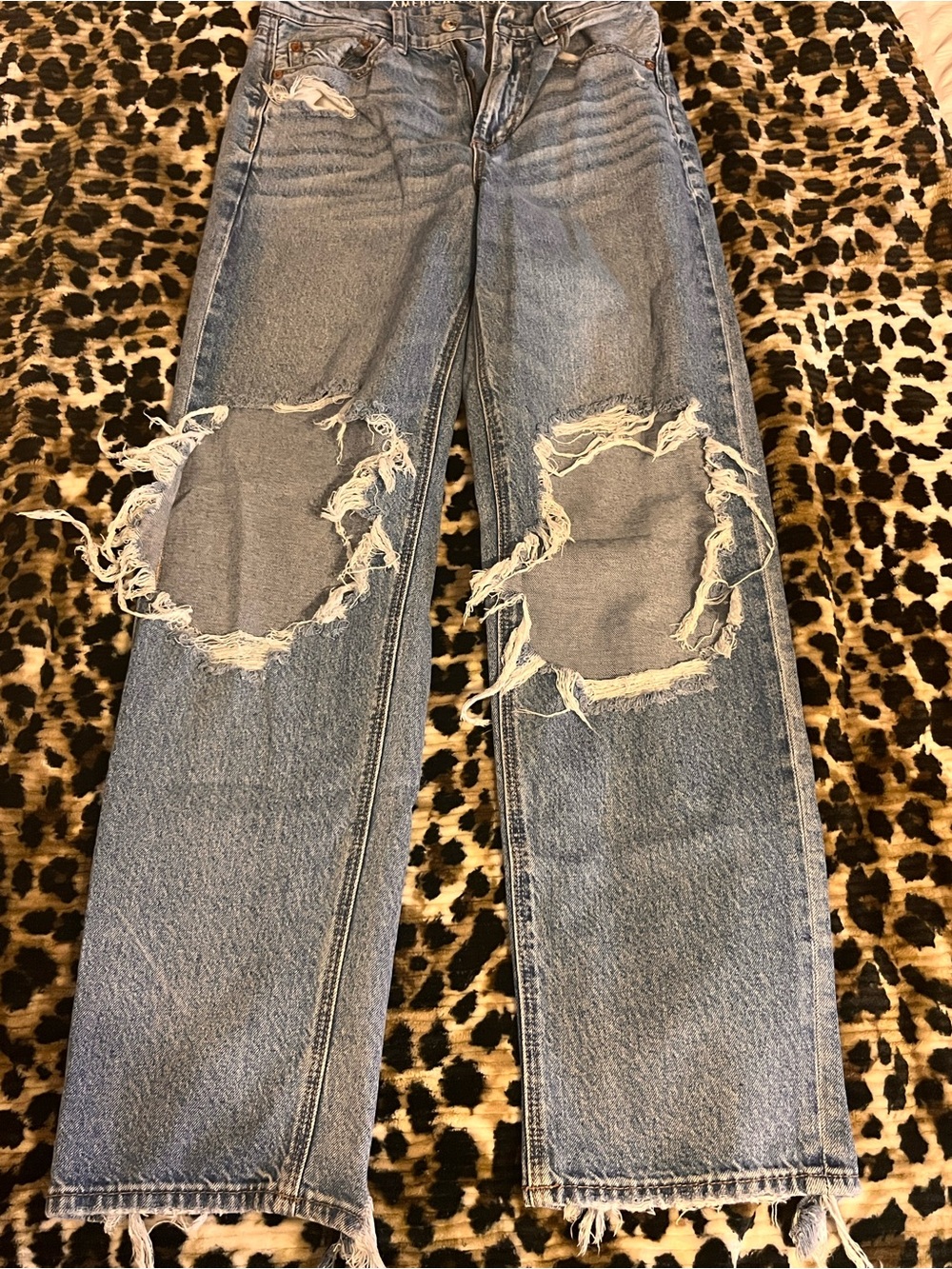 American Eagle Women's Light Blue Ripped Straight Jeans
